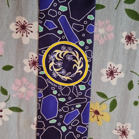 Hermes Twilly Scarf - Picture 3 of 5